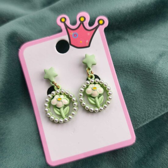 Klipši meitenēm Balti ziedi un zaļš